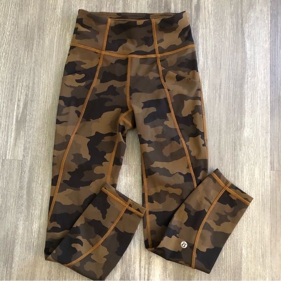 Lululemon Time To Sweat Crop Legging Sz‎ 0 Camo - Picture 3 of 11